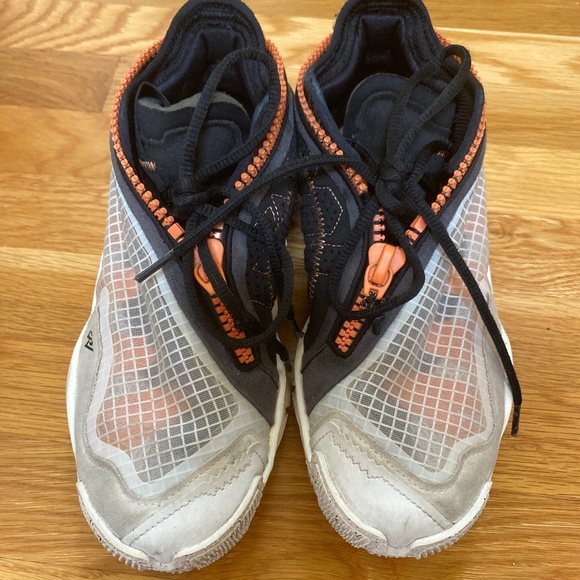 Jorden why not .6 boys basketball sneakers - Picture 1 of 9